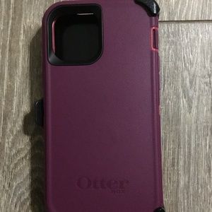 *New* OtterBox Defender Case, iPhone12, Magenta